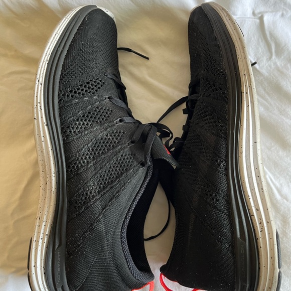 👟👌🏼💕Excellent Condition Nike Sneakers in black and reddish coral - Picture 5 of 9